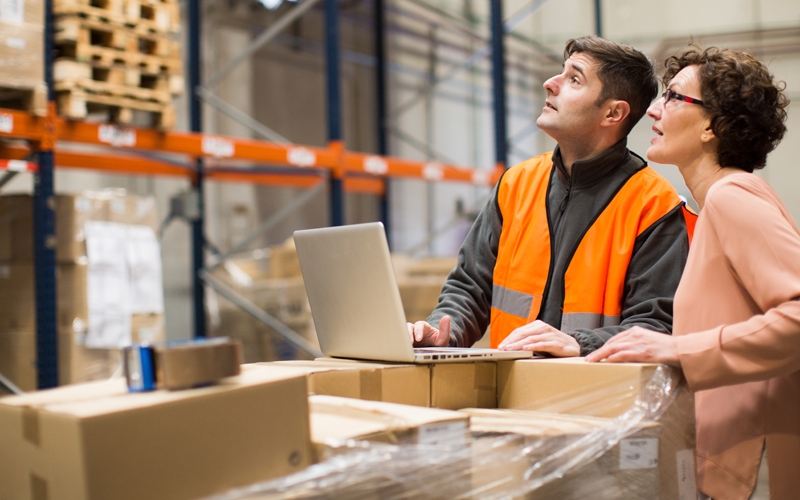 Warehouse-people-014-M.jpg