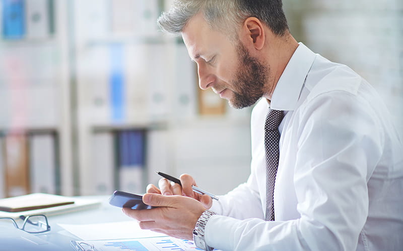 mobile-working-m-min.jpg